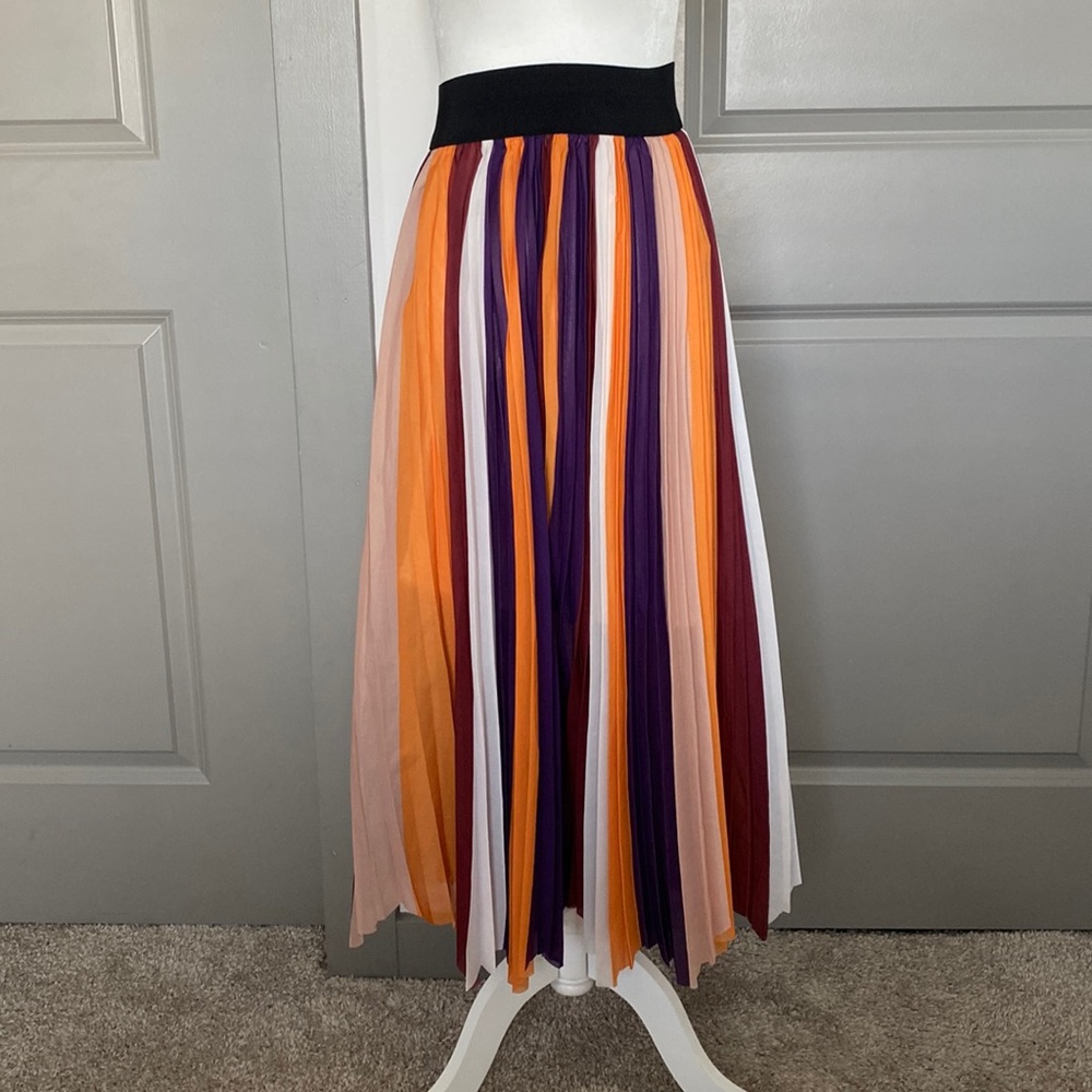 NWT Pleated Silky Skirt
